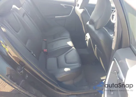 2011 Volvo S60 T6 z USA, uszkodzony, nr VIN YV1902FH1B2003085